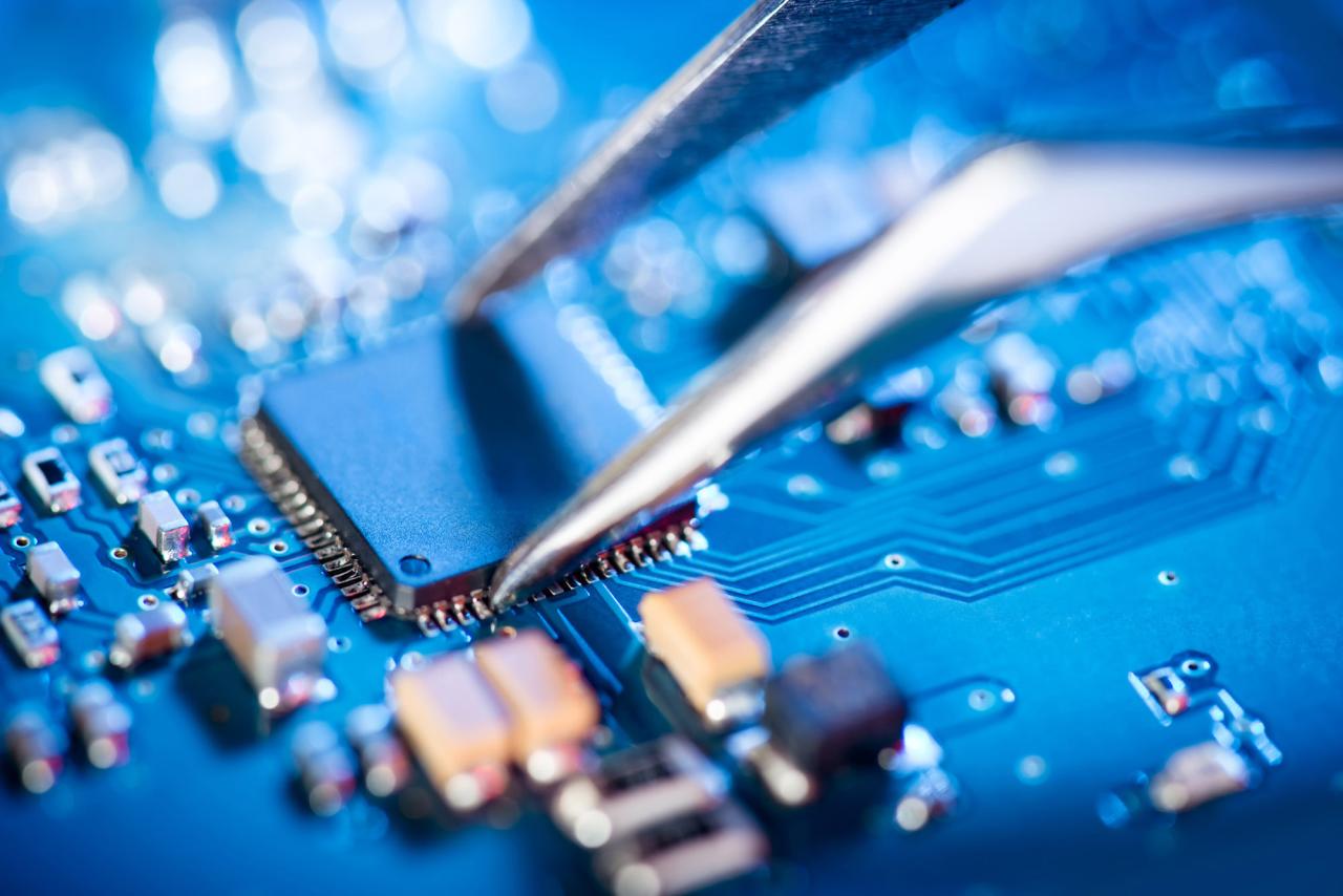 Intel’s New Chip to Advance Silicon Spin Qubit Research for Quantum... Intel’s New Chip to Advance Silicon Spin Qubit Research for Quantum...